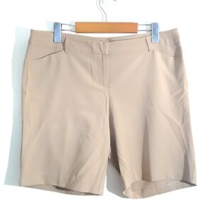 Wearever Beige Bermuda Shorts Ladies Size 10